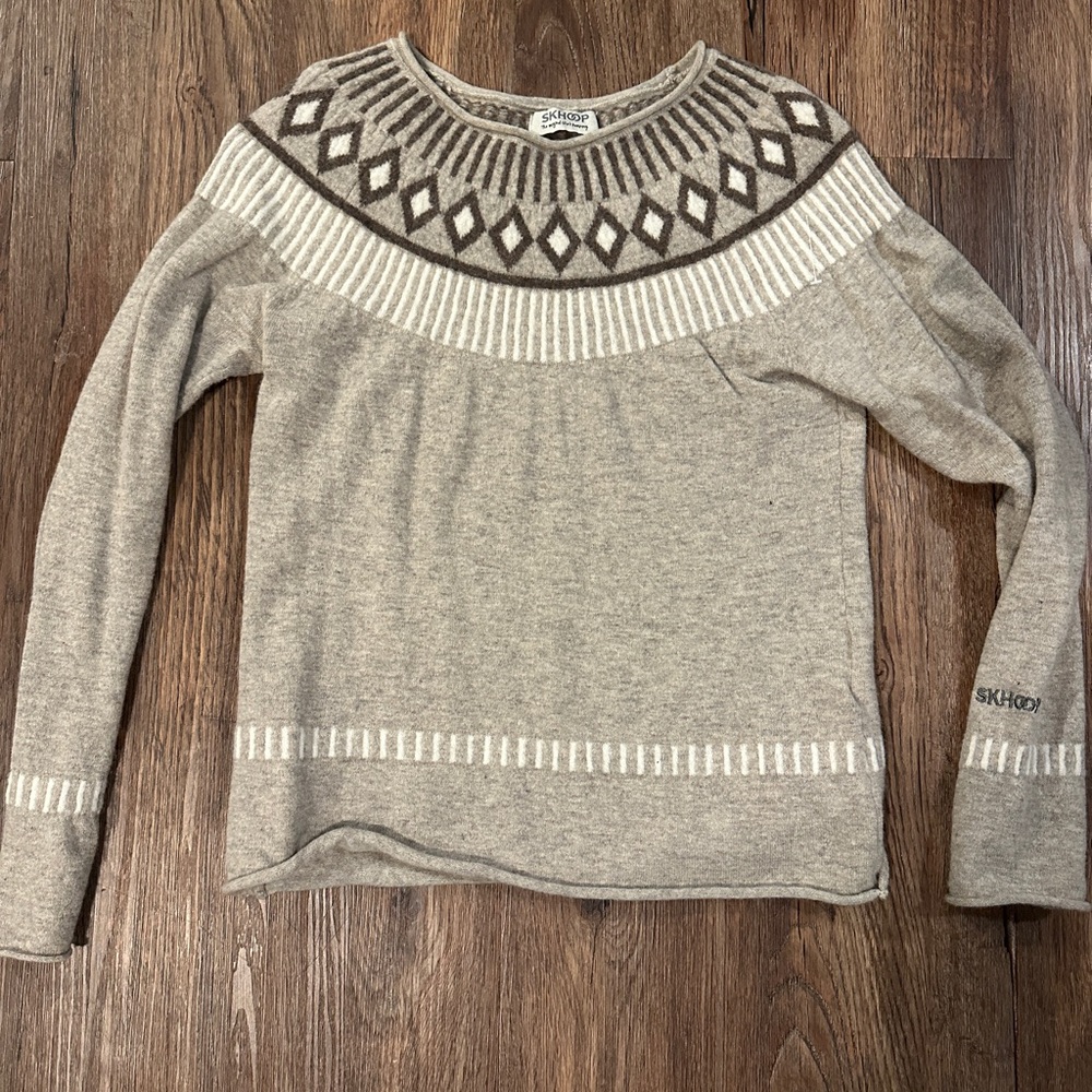 Skhoop Women's Tan and Brown Crew Neck Sweater